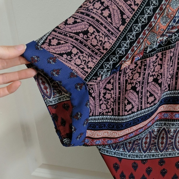 Mixed pattern V-neck top - Picture 6 of 6